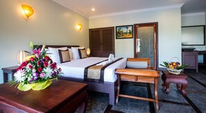 Suite King Pool View-Free Round-Trip Airport Transfers and Shuttles to Town | วิวจากห้องพัก