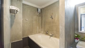 Deluxe Suite, Pool View | Bathroom | Combined shower/bathtub, free toiletries, hair dryer, bathrobes