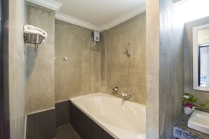 Deluxe Suite, Pool View | Bathroom | Combined shower/bathtub, free toiletries, hair dryer, bathrobes