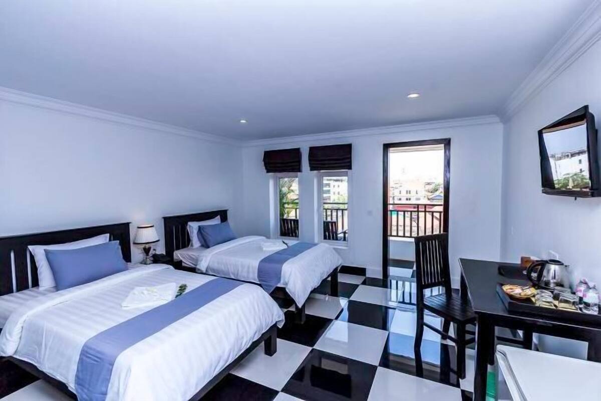 1 chambre, minibar, coffre-fort, bureau