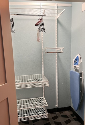 Studio, 1 King Bed (Mobility/Hearing Access, Roll-in Shwr) | 1 bedroom, in-room safe, iron/ironing board, free cribs/infant beds