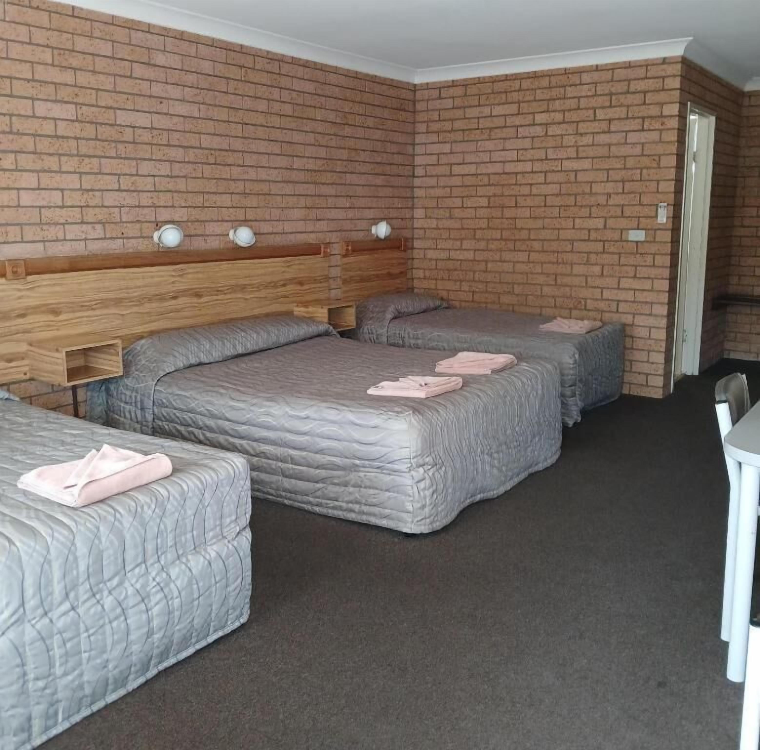 ファミリー ルーム | デスク、ノートパソコン用作業スペース、防音設備、アイロン / アイロン台