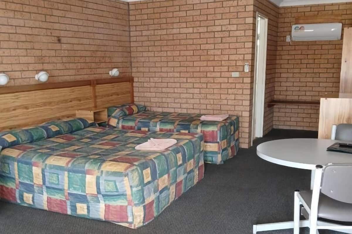 Executive Double Room | Desk, laptop workspace, soundproofing, iron/ironing board