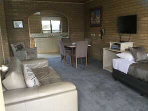 2 Bedroom Suite - Double Rate  | Living room | 80-cm LCD TV with cable channels, TV, DVD player - Sunrise Motel (Barooga)