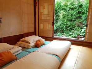 Premium bedding, free WiFi - Gongsimga Hanok Guesthouse (Seoul)