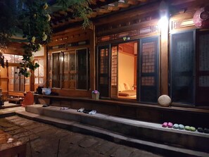 Exterior - Gongsimga Hanok Guesthouse (Seoul)