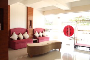 Lobby sitting area - Sebastien Hotel (Lapu-Lapu)