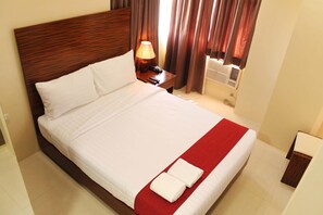 Premium bedding, in-room safe, desk, blackout drapes - Sebastien Hotel (Lapu-Lapu)