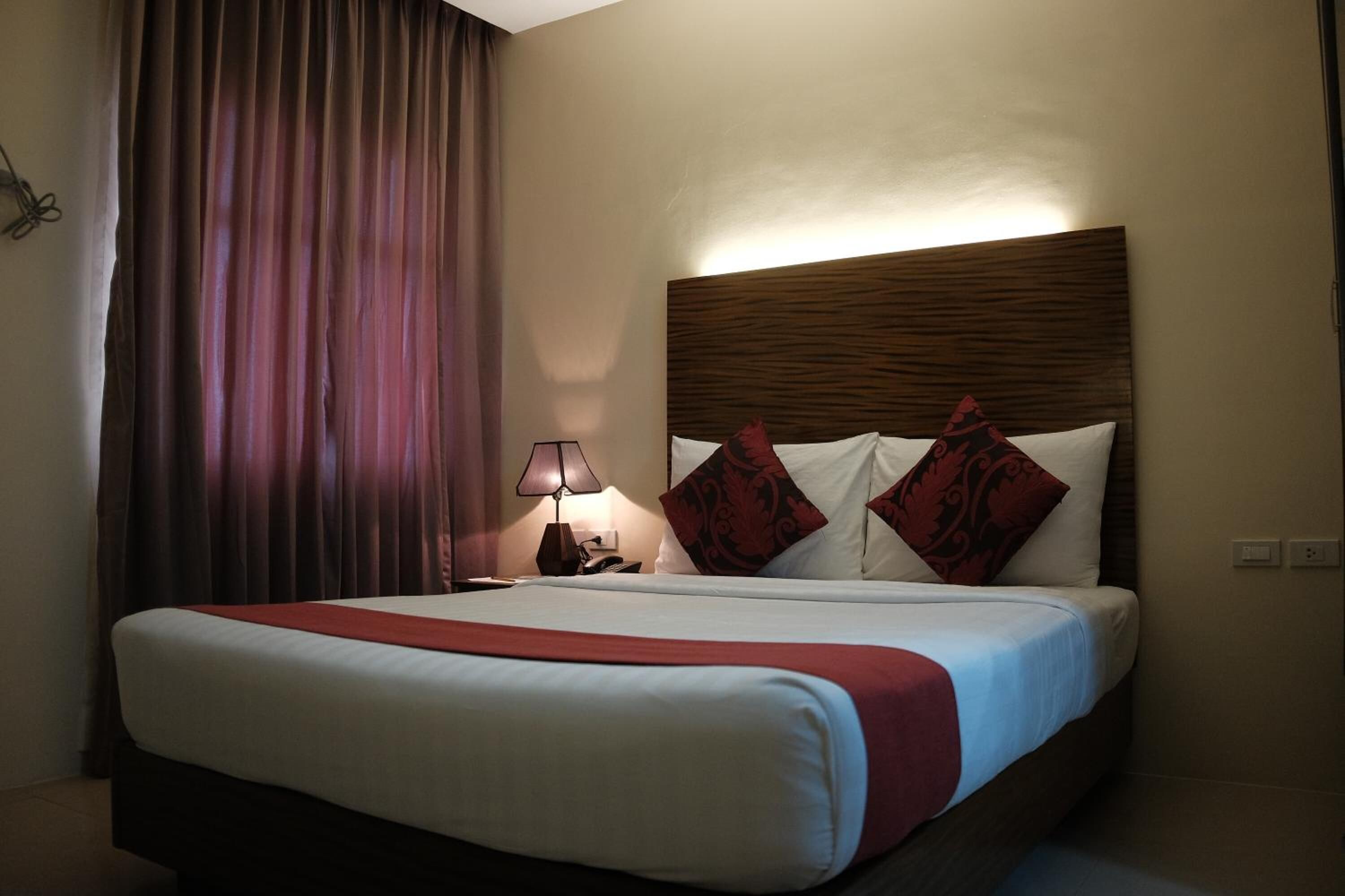 premium bedding, in-room safe, desk, blackout curtains