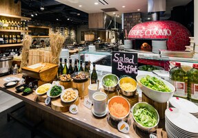 每日供应自助式早餐（每人 JPY 1900）