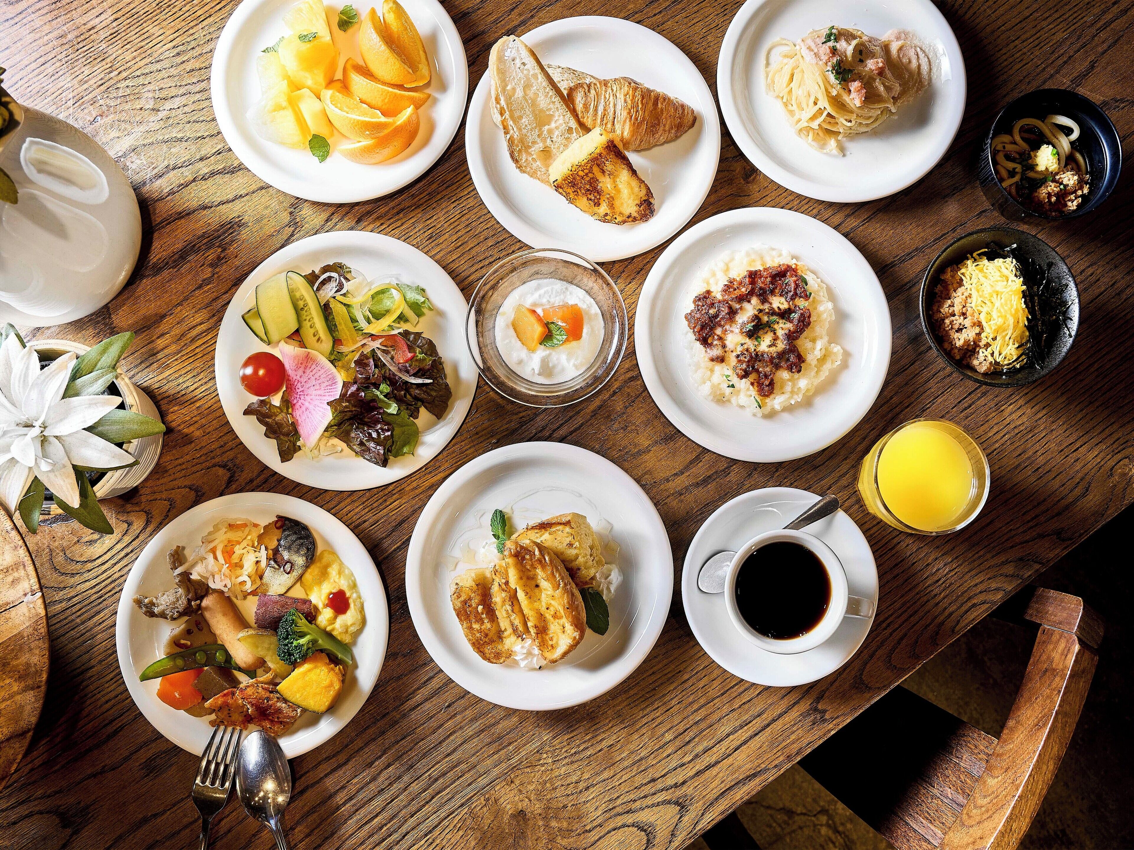 Daily buffet breakfast (JPY 1900 per person)