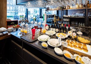 Petit déjeuner buffet (1900 JPY par personne)