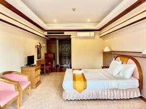 King Mountain View | Desk, free WiFi - Supar Royal Beach Hotel (Khanom)
