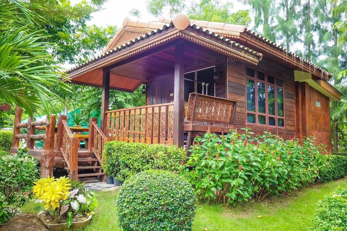 Wooden House | Desk, blackout drapes, rollaway beds (surcharge), WiFi (free)