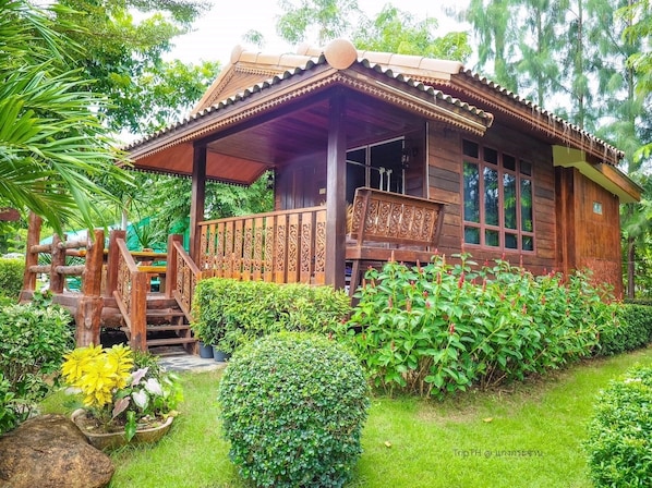 Wooden House | Escrivaninha, cortinas blackout, camas extras/dobráveis (sobretaxa)