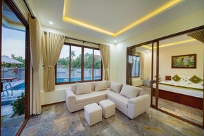32-inch LCD TV with cable channels, TV - Herbal Tea Homestay (Da Nang)