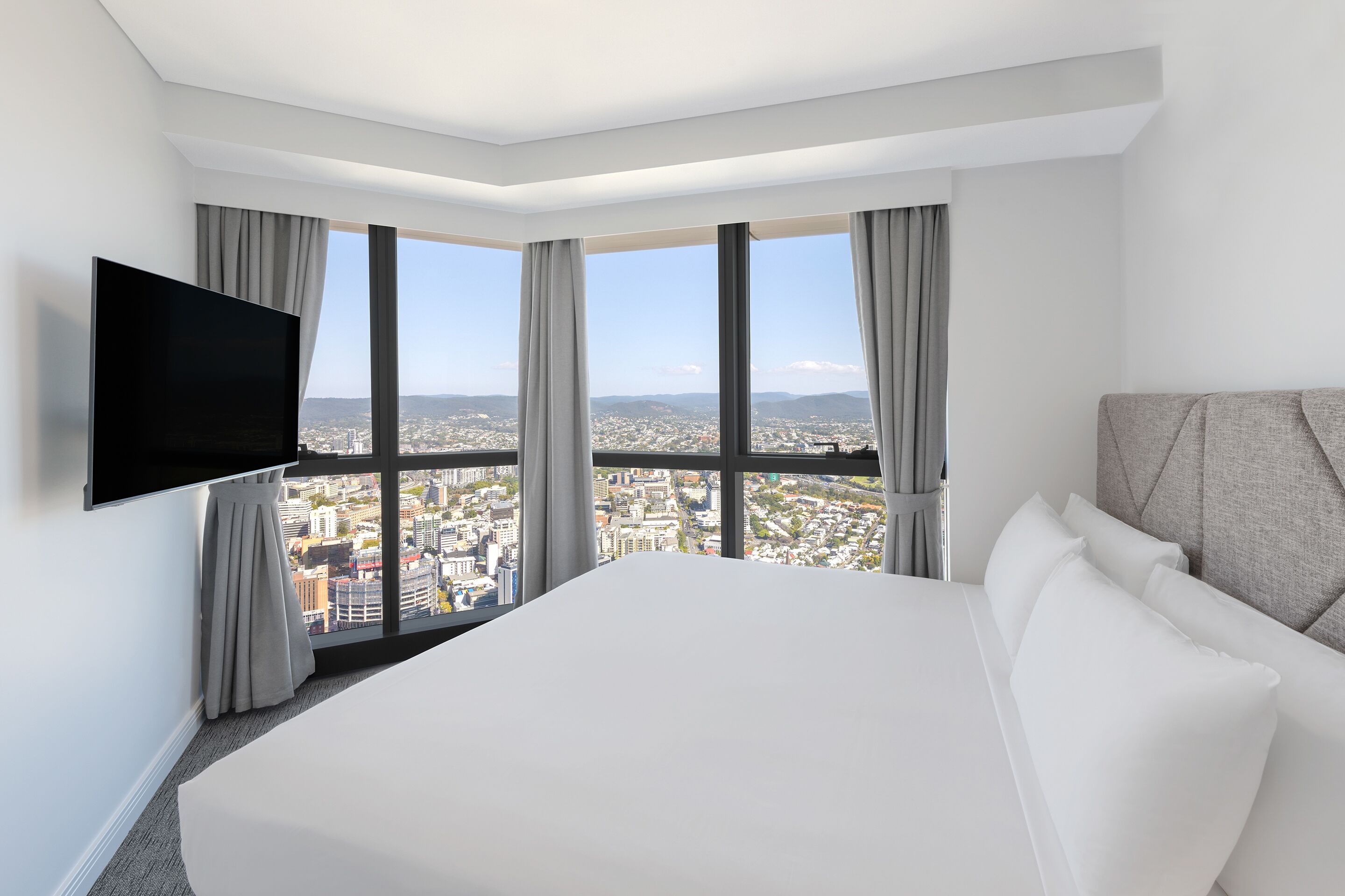 3 Bedroom Altitude Suite | Premium bedding, in-room safe, laptop workspace, blackout drapes