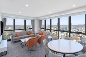 3 Bedroom Altitude Suite | Premium bedding, in-room safe, laptop workspace, blackout drapes