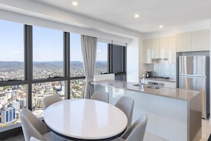 3 Bedroom Altitude Suite | Private kitchen | Full-size fridge, microwave, stovetop, dishwasher