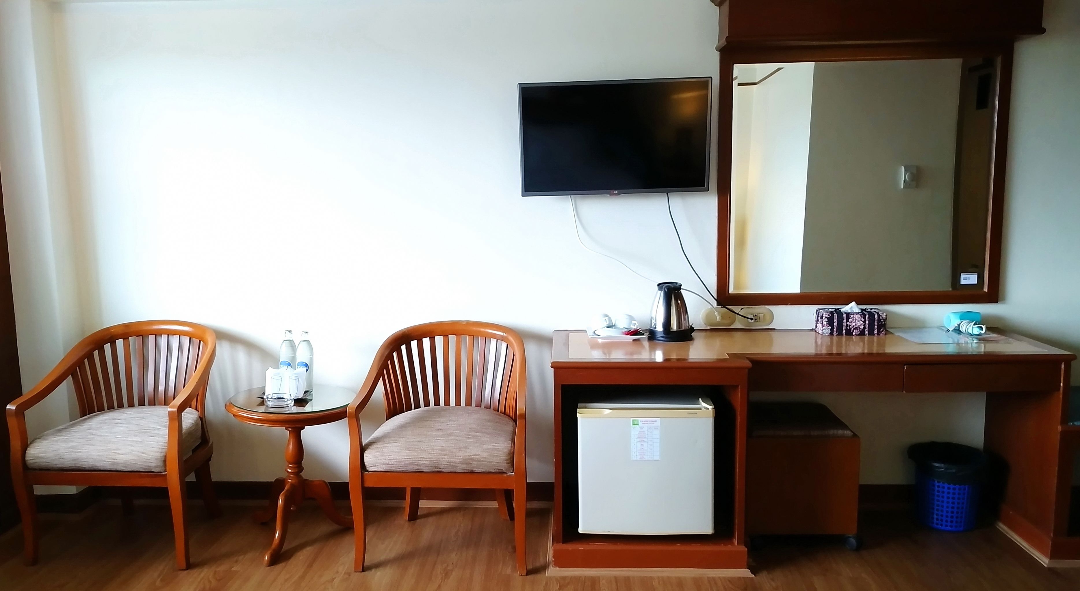 standard double room | hypo-allergenic bedding, minibar, in-room safe, desk