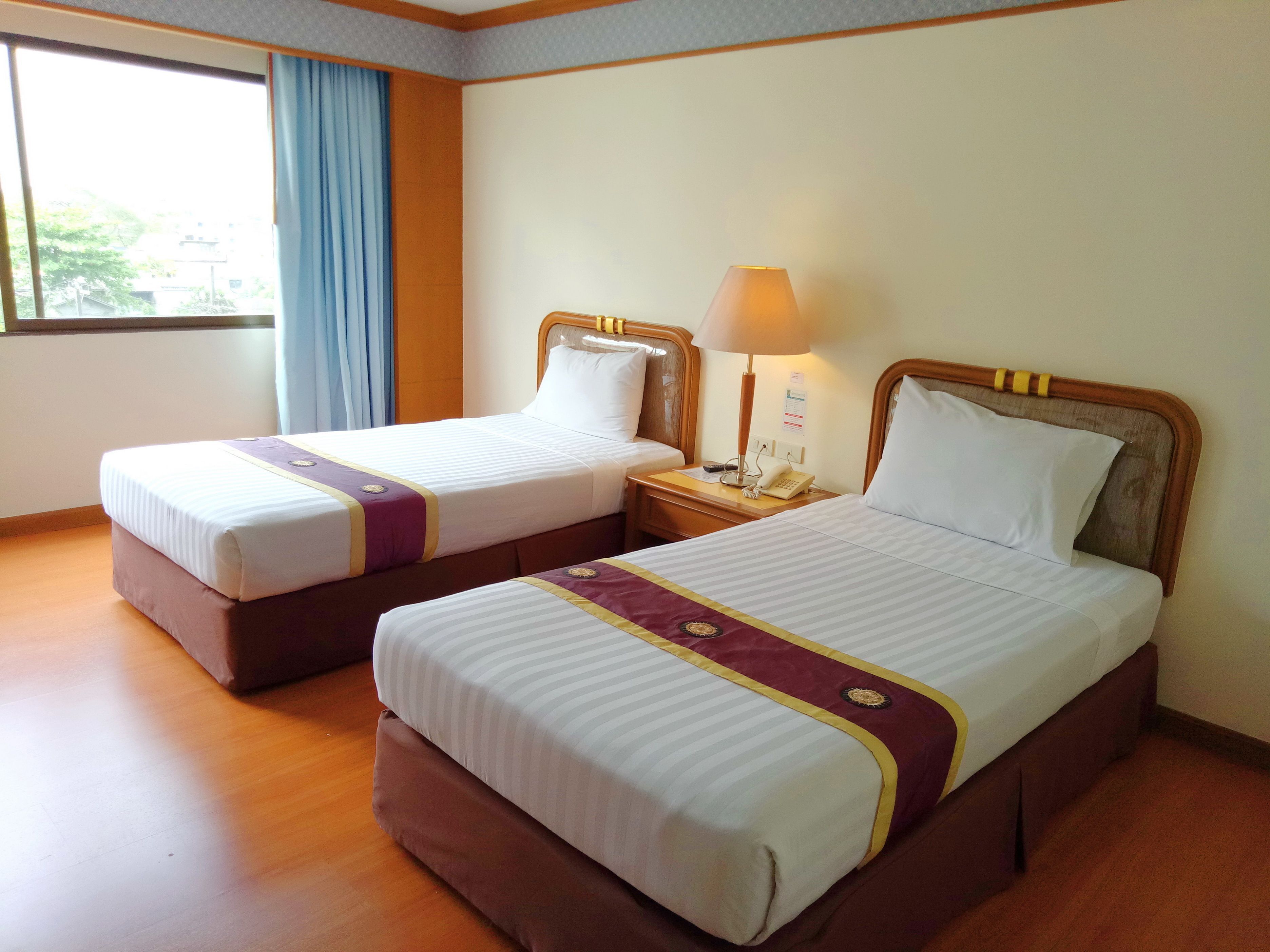 Hypo-allergenic bedding, minibar, in-room safe, desk
