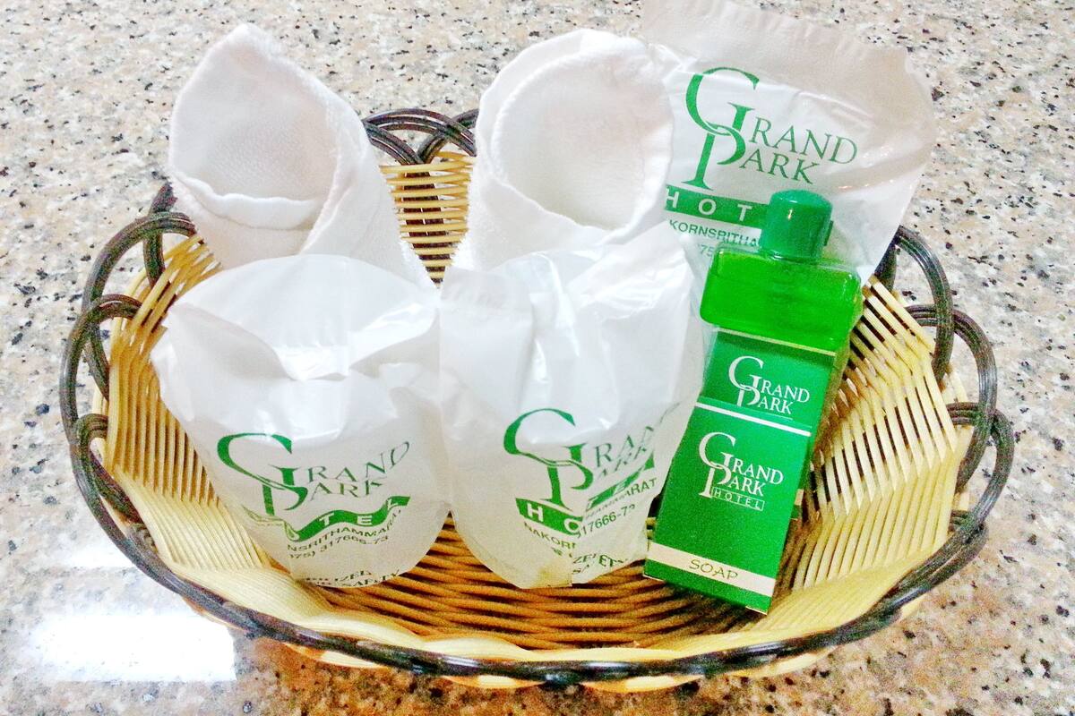 junior suite room | bathroom amenities | combined shower/bathtub, free toiletries, hair dryer, towels