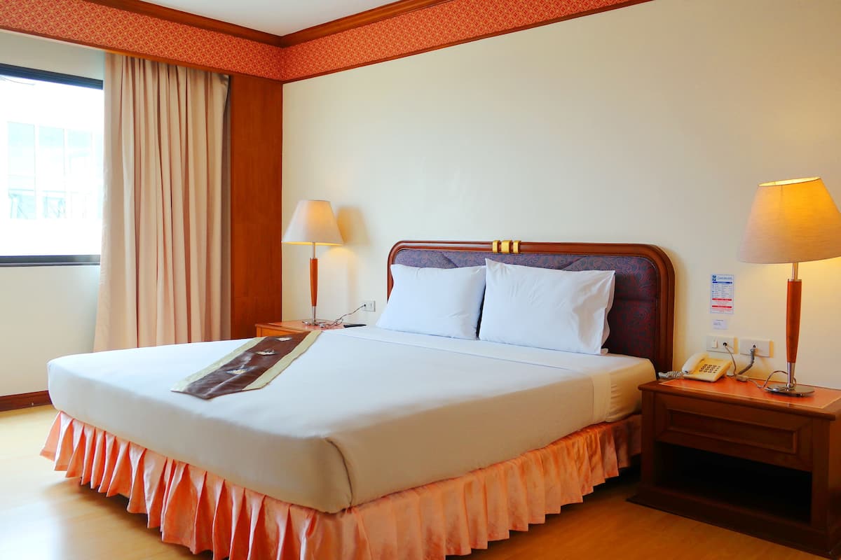 Superior Double Room | Hypo-allergenic bedding, minibar, in-room safe, desk