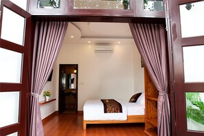 Minibar, in-room safe, desk, soundproofing - Blue Lake Homestay (Da Nang)