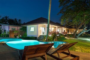 Outdoor pool, sun loungers