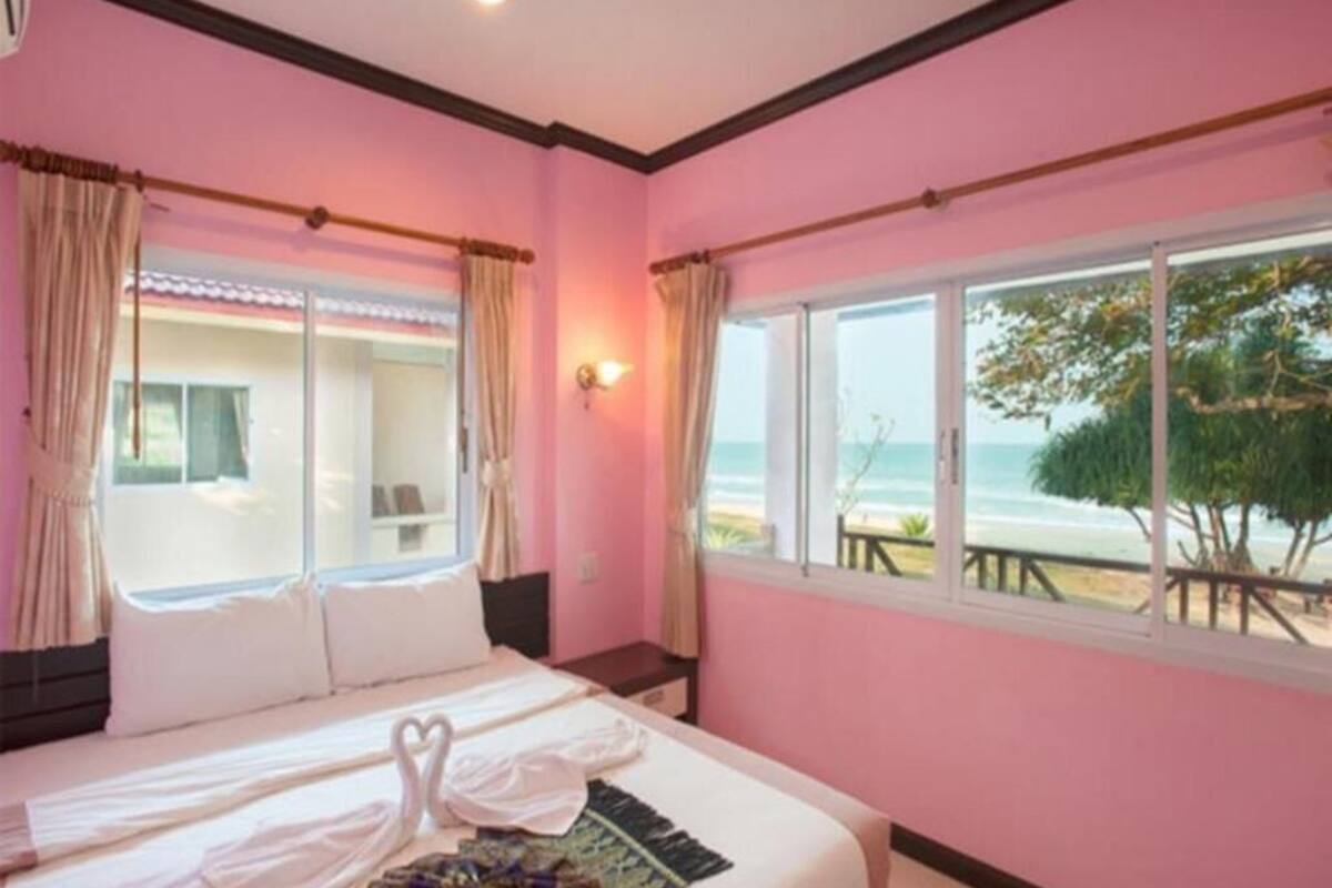 Minibar, bureau, rideaux dâobscurcissement, lit de bĂ©bĂ© (gratuit)