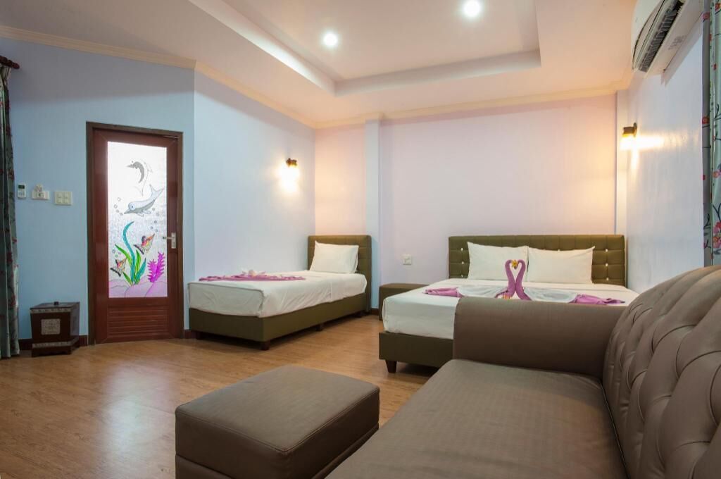 ميني بار ومكتب وستائر تعتيم وأسرّة أطفال/رضّع (مجانًا)