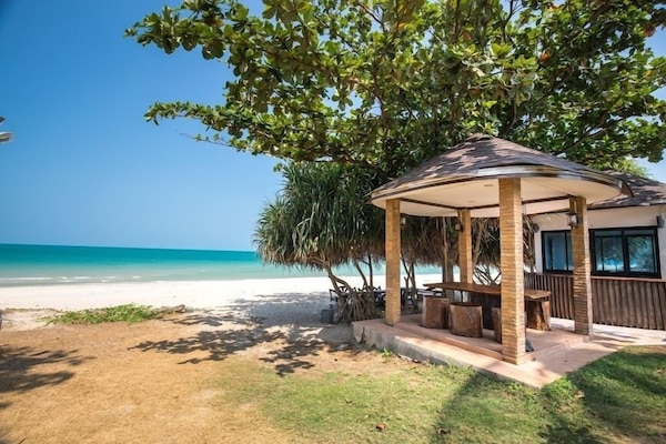 Private beach, sun loungers, beach towels