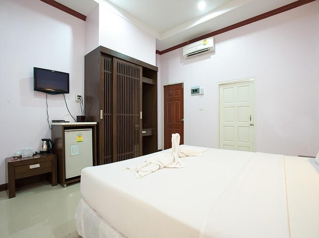 ميني بار ومكتب وستائر تعتيم وأسرّة أطفال/رضّع (مجانًا)