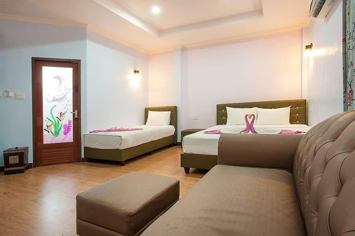 Grand Villa | Minibar, desk, blackout drapes, free cribs/infant beds