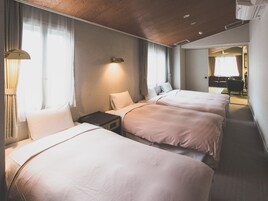 スーペリアファミリーグループルーム | デスク、ベビーベッド、WiFi (無料)