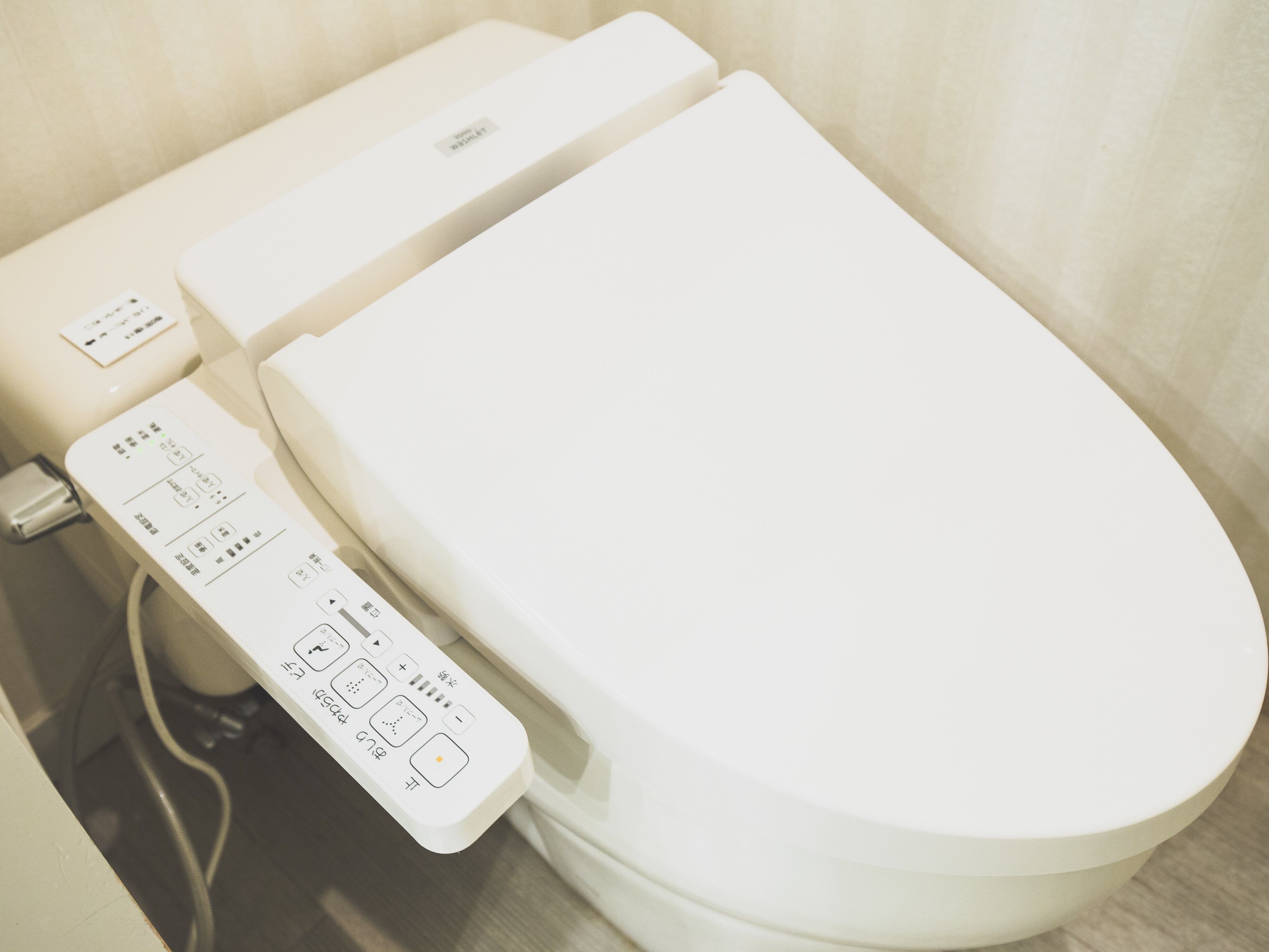 desk, cots/infant beds, free wifi