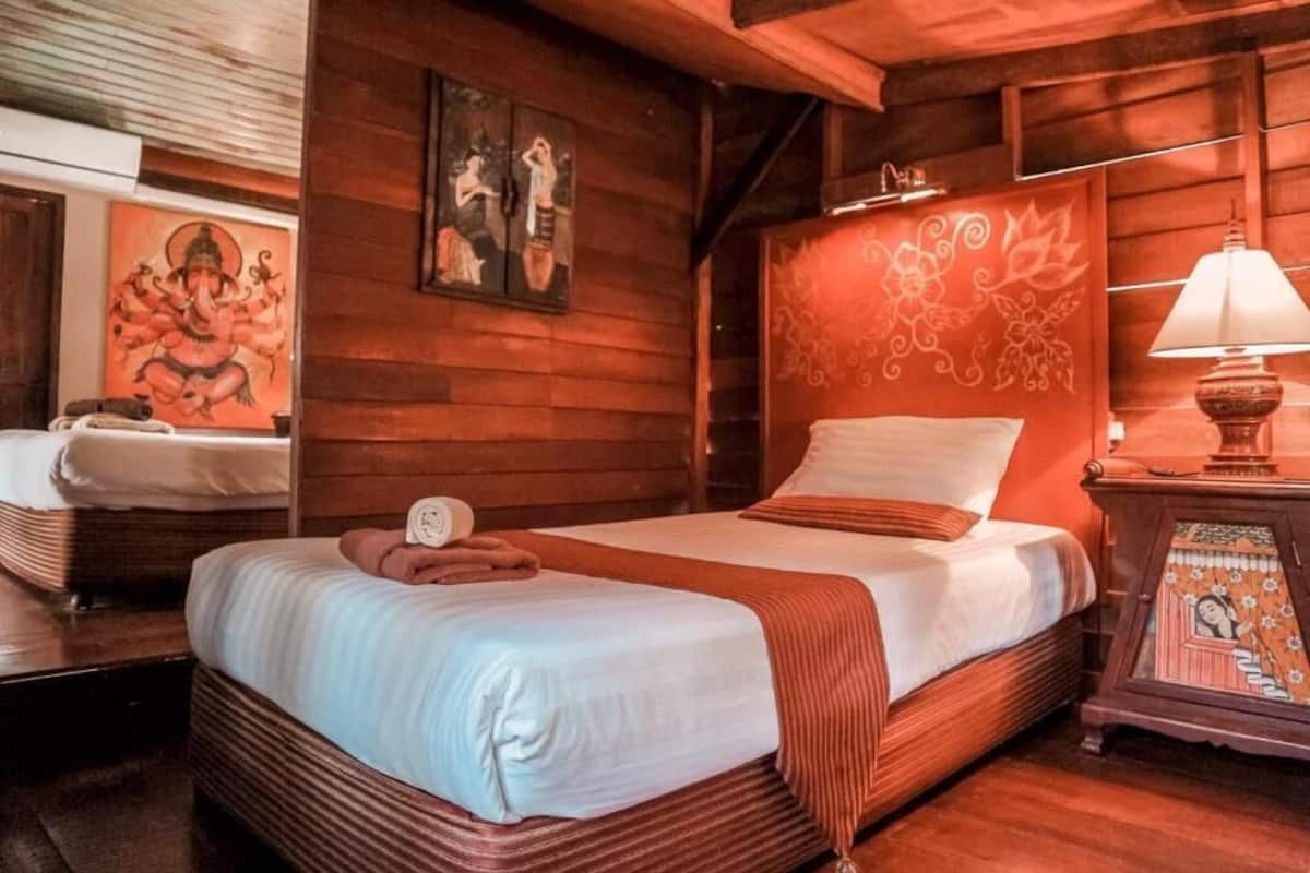 Family Bungalow | Minibar, desk, WiFi (free), individually decorated