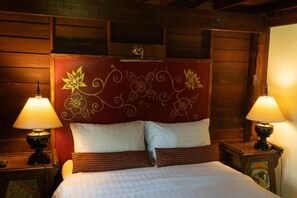 Bar mini, dihias secara berasingan 