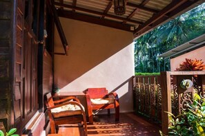 14-inch LCD TV with satellite channels, TV