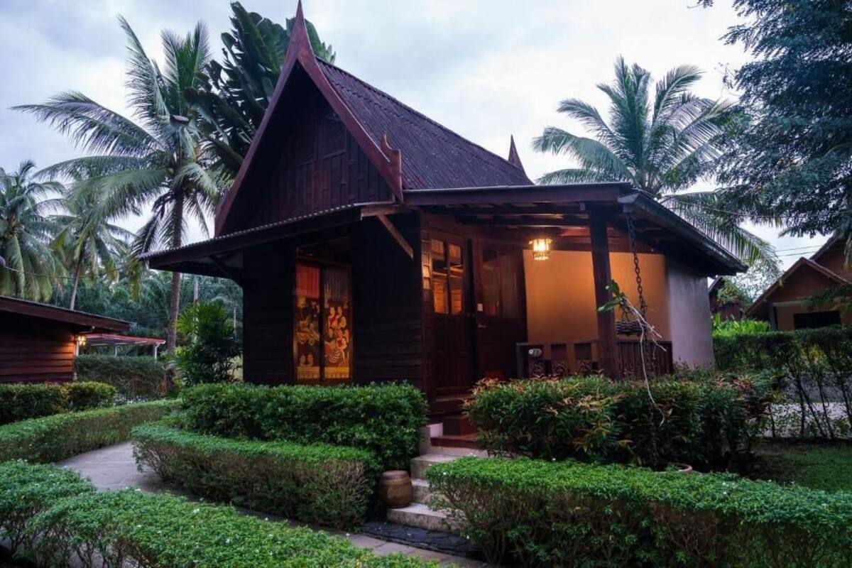Triple Room | Minibar, desk, WiFi (free), individually decorated