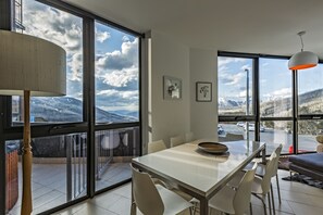 In-room dining - Altezza 1570 (Falls Creek)