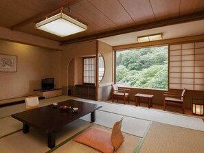In-room safe, desk - Shima Grand Hotel (Nakanojo)