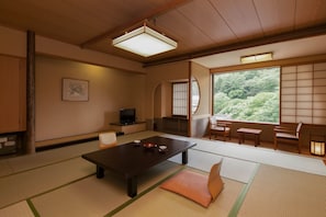 Standard Japanese Style Room | In-room safe, desk - Shima Grand Hotel (Nakanojo)