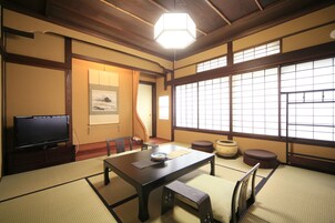 Quarto tradicional (Japanese Style, Private Open-air Bath) | Área de estar | TV de tela plana