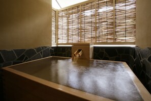 Deep soaking bathtub - Wafu No Yado MASUYA (Yamanouchi)