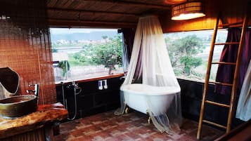 Signature Chalet, 1 Bedroom, Patio, Courtyard Area | Bathroom | Free toiletries, hair dryer, slippers, towels