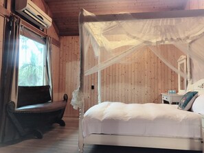 Escritorio, wifi gratis y ropa de cama 