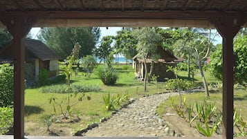 Traditional-Zimmer (Joglo Villa) | Blick auf den Garten