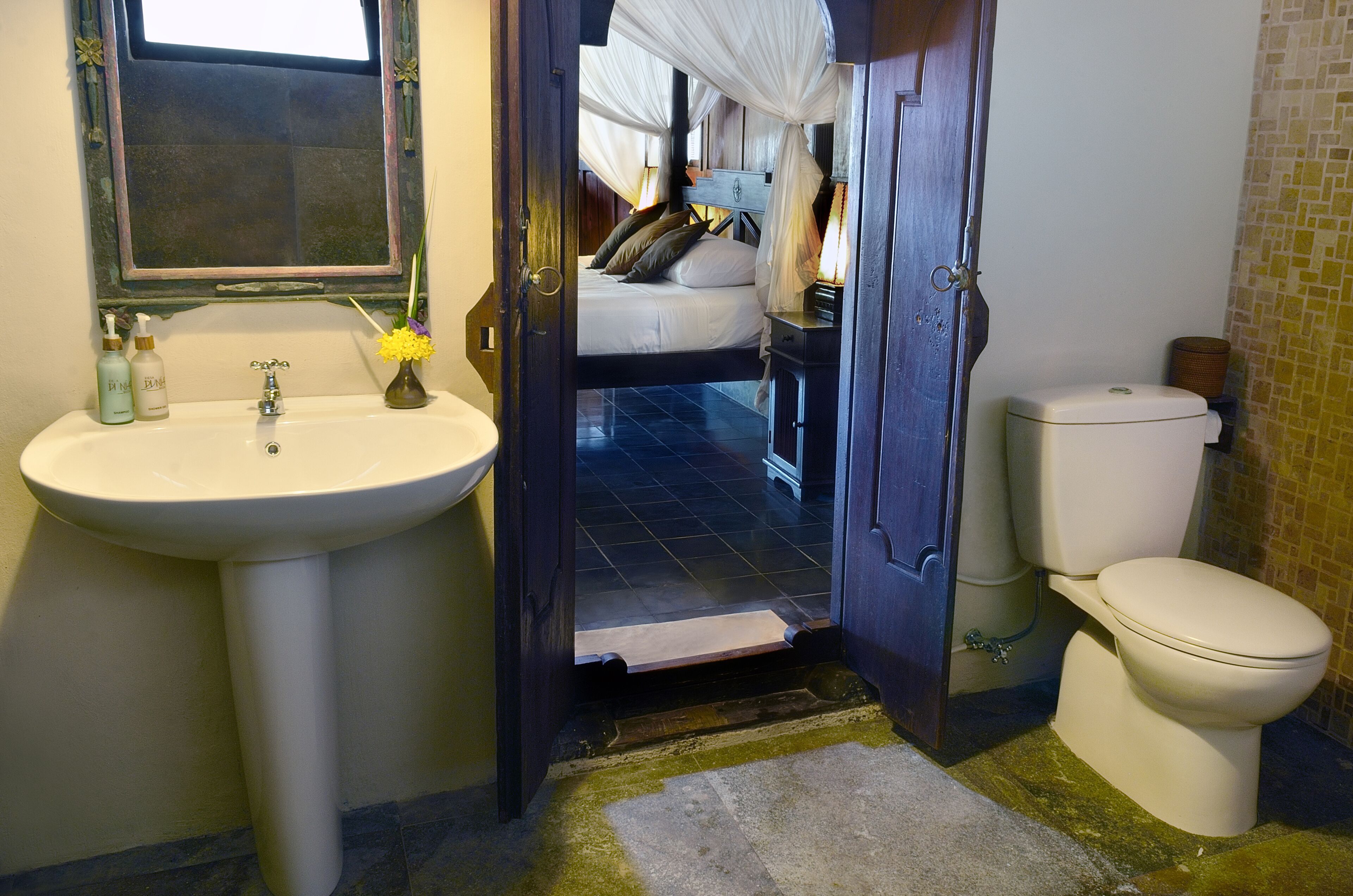 joglo villa family | bathroom sink