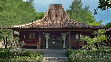 Family Villa (Joglo) | Depan hartanah